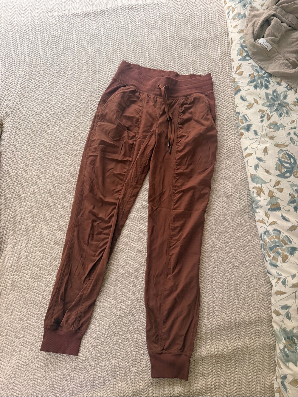 Lululemon dance studio mid ride jogger